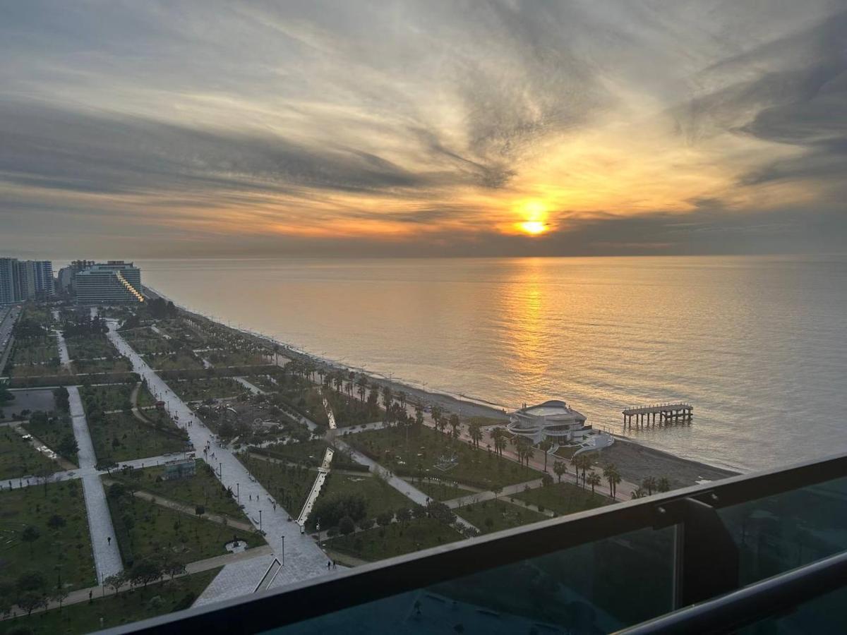 Студия С Потрясающим Видом На Море В Orbi Beach Tower Batumi Esterno foto
